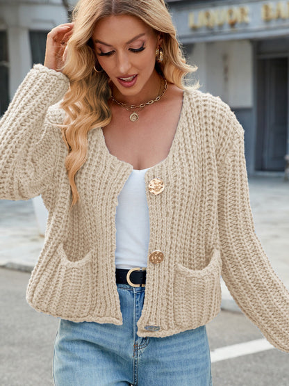 Avelena | Strickjacke mit Rundhalsausschnitt, Knöpfen und Taschen