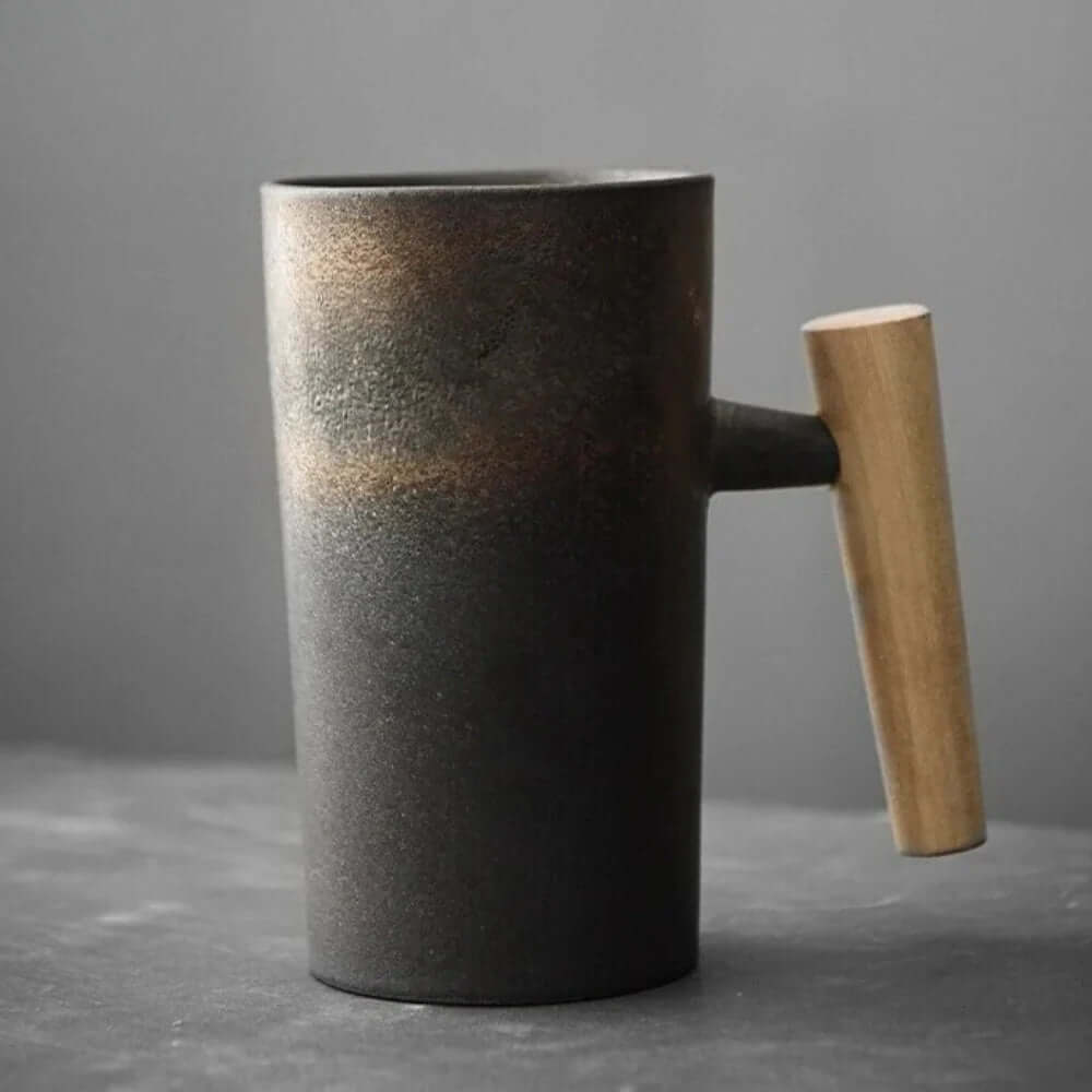 Avelena | Skandinavische Keramiktasse mit Holzgriff