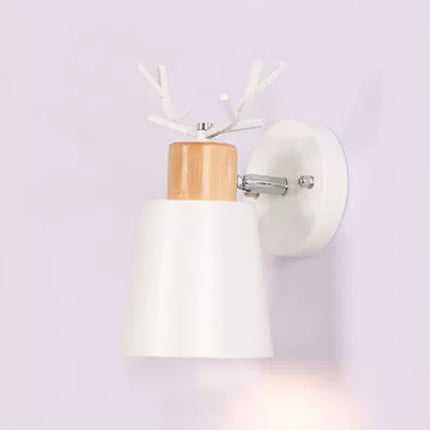 Avelena | Nordeuropäisch Stylische Eimer Wandleuchte Drehbar Metall 1 Licht Wandlicht mit Geweihen für Das Arbeitszimmer
