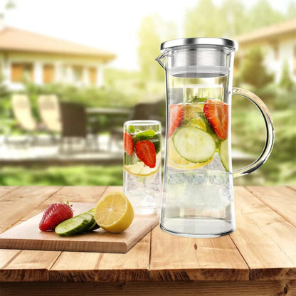 Avelena | 50oz hitzebeständiger Glaskrug mit Edelstahlfilter Auslaufdeckel