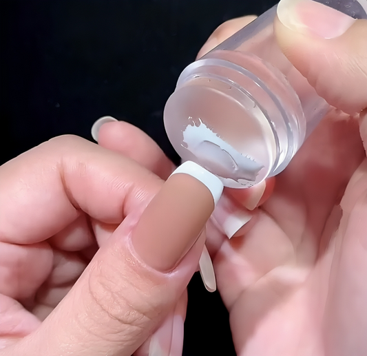 Avelena |  NailPerfection - Makellose French Tips in Sekunden!