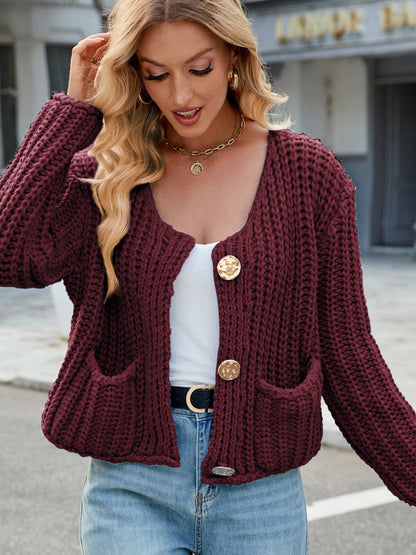 Avelena | Strickjacke mit Rundhalsausschnitt, Knöpfen und Taschen