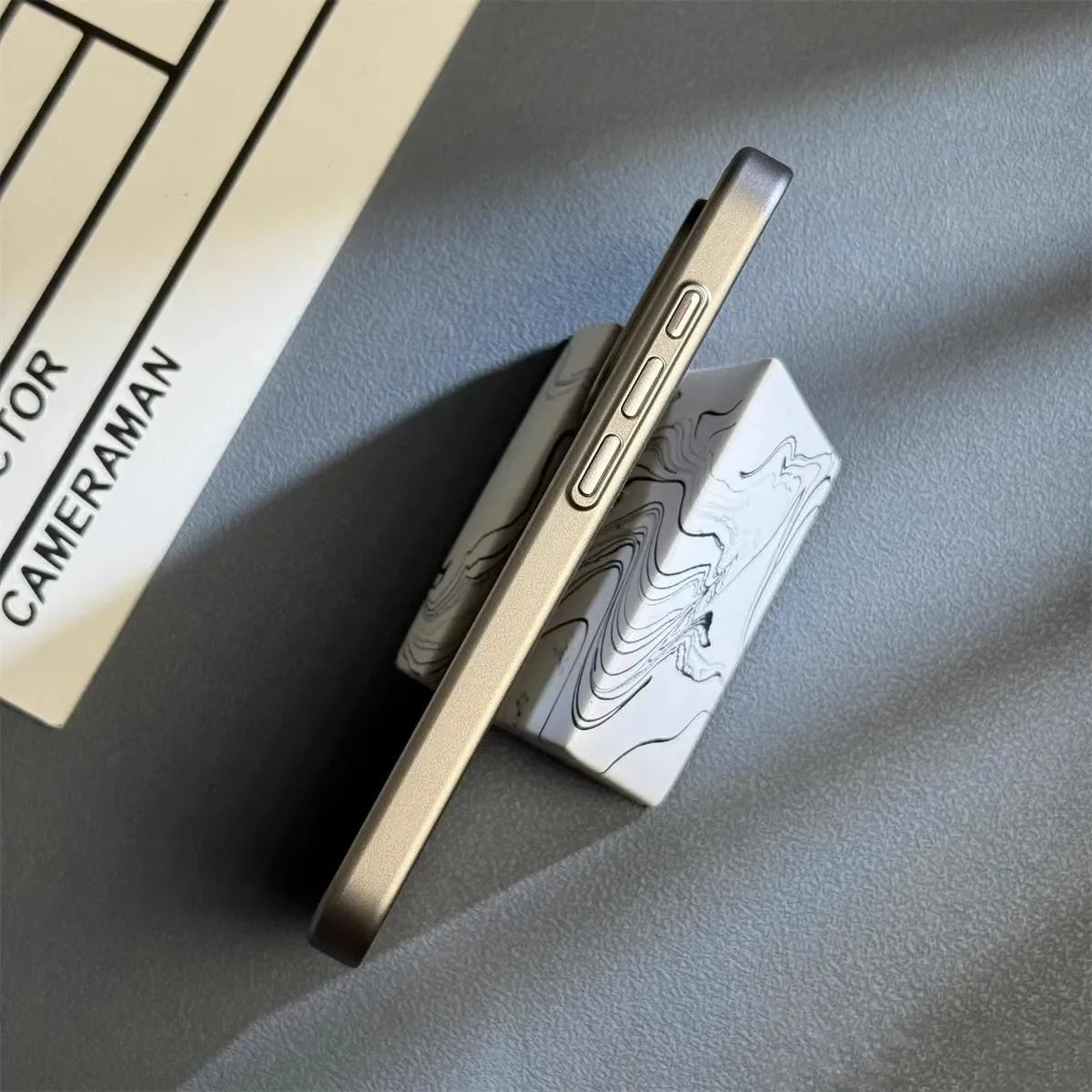 Avelena | ArmorShell | Ultradünnes und Stoßsicheres iPhone-Cover