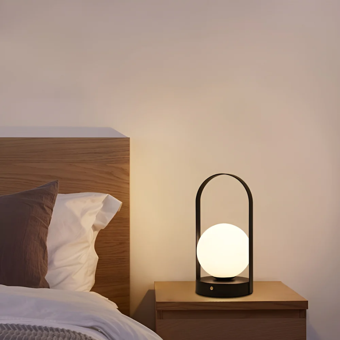 Avelena | Moderne Tischlampe mit Ladeoption
