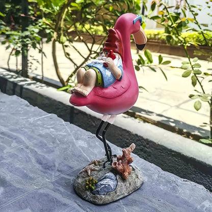 Avelena | Flamingo chillende Gartenzwerg-Statue