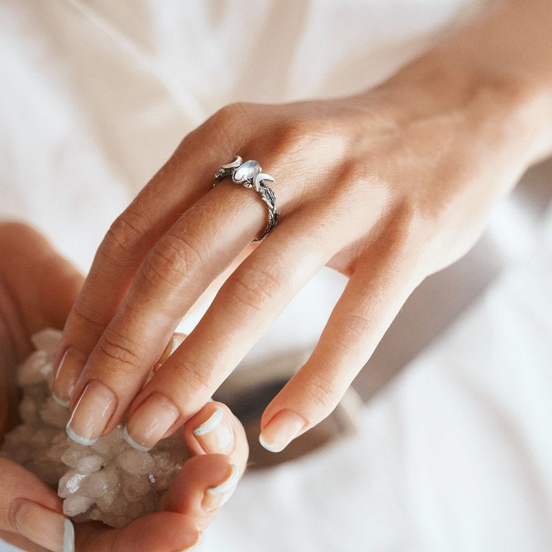 Avelena | Iris Mondstein Statement Ring Machen Sie Einen Gewagten Eindruck
