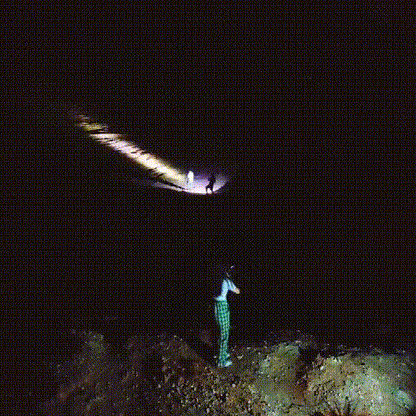 Avelena | 100.000 Lumen wiederaufladbare LED-Taschenlampe | Wasserdicht, stoßfest & ideal für Wandern, Notfälle & Stromausfälle