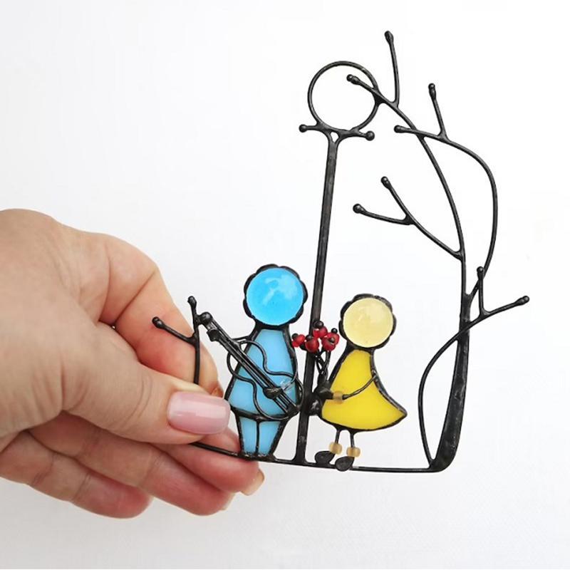 Avelena | Buntglas Sonnenscheinfänger – Handgemaltes hängendes Engel-Fensterschmuckstück