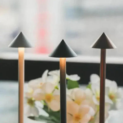 Avelena | BeamLuxe - Schlanke drahtlose Tischleuchte