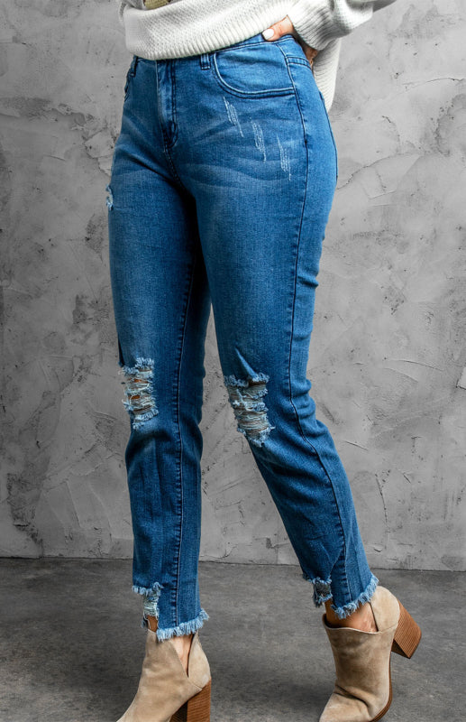 Klassische, verwaschene Slim-Fit-Jeans mit mittlerer Leibhöhe und Rissen