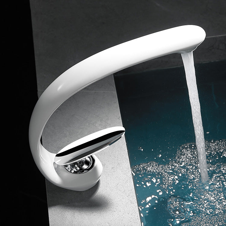 Avelena | Einzigartiger Badezimmer Wasserfallauslauf Messing Waschbeckenarmatur