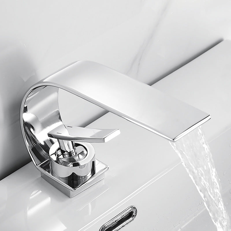 Avelena | Einzigartiger Badezimmer Wasserfallauslauf Messing Waschbeckenarmatur