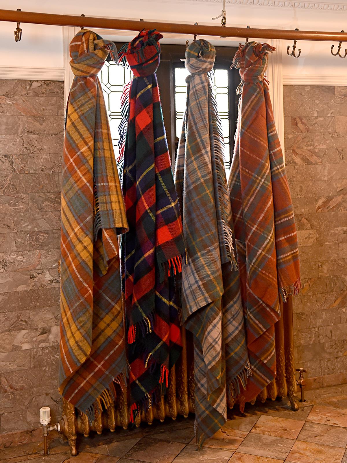Avelena | Tartan Ren Wolle Teppich Antik Kleid Gordon