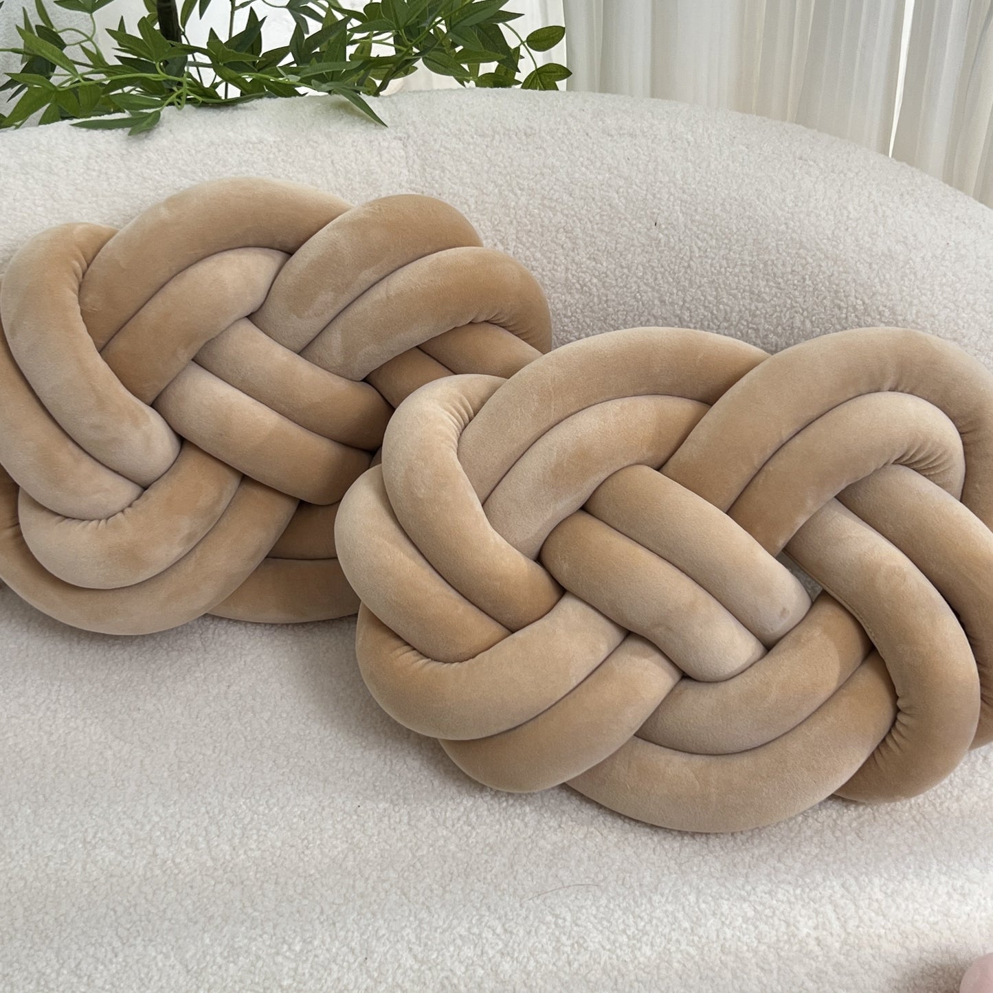 Avelena | Kissen Luxe Plüschkissen mit Knopfdesign
