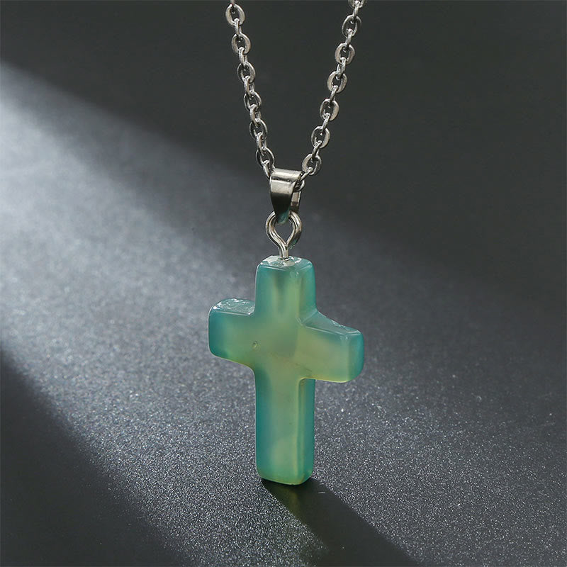 Avelena | Natürliche Edelsteine Kreuz Halskette Eine Spirituelle Schmuckerfahrung