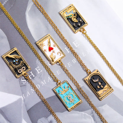 Avelena | Amara Tarot Tropfen Anhänger Kette mit Zirkonia Vergoldung