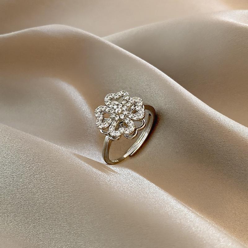 Avelena | Kleeblatt Rotierende Ring