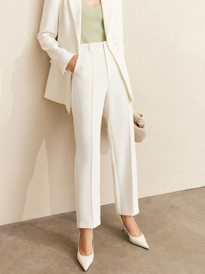 Minimalistischer Blazer und Hochgeschnittene Tapered-Hose im Set