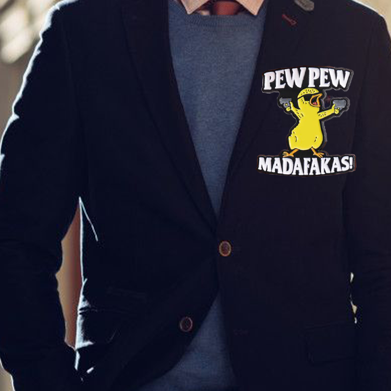 Avelena | Brief & Cartoon-Ente Design Brosche