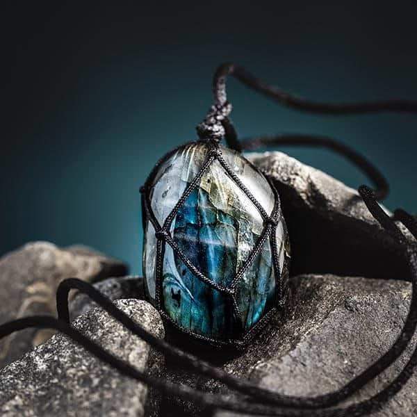 Avelena | Mystical Labradorit Drachenherz Halskette Aris