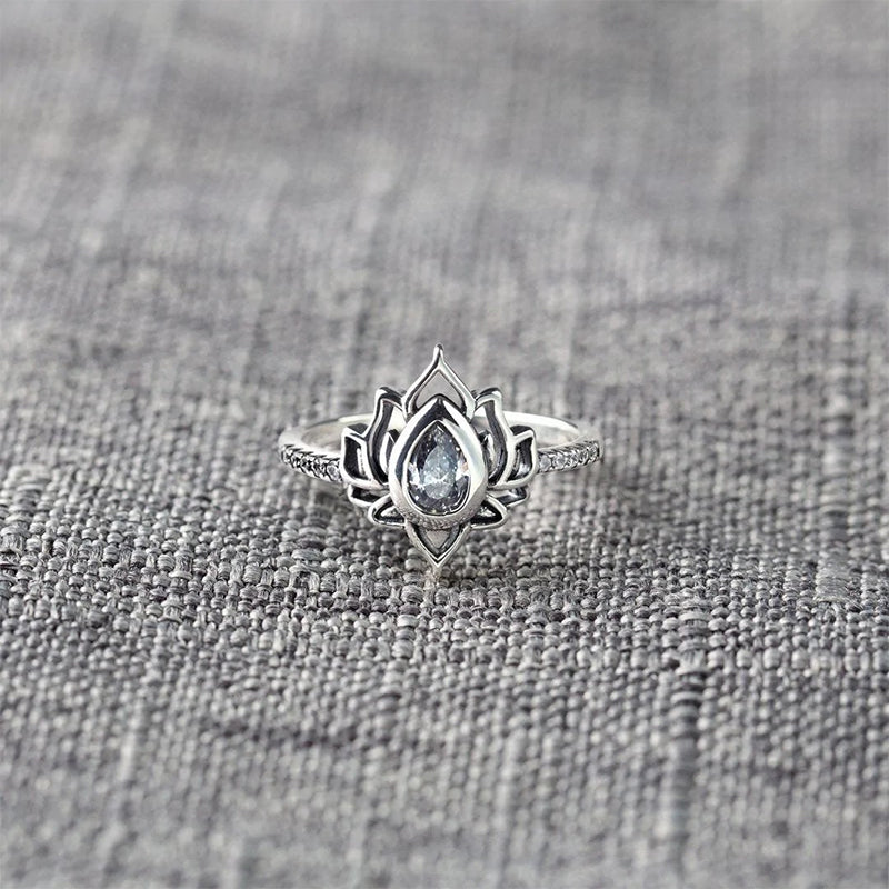 Avelena | Lotus Ring