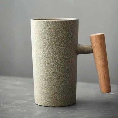 Avelena | Skandinavische Keramiktasse mit Holzgriff
