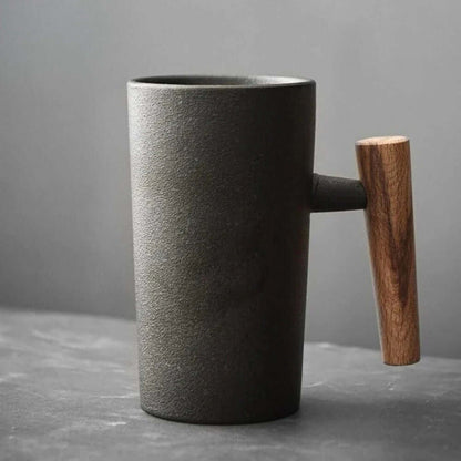 Avelena | Skandinavische Keramiktasse mit Holzgriff