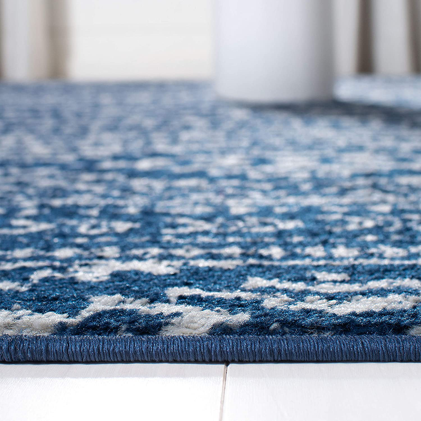 Avelena | Safavieh Tulum Kollektion Tul272N Marokkanisches Boho Tribal Nicht-Fusselnd Wohn- Schlafzimmer Teppich, 5' X 5' Quadrat, Marineblau / Elfenbein