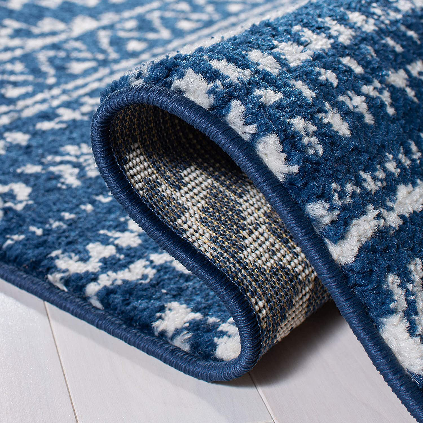 Avelena | Safavieh Tulum Kollektion Tul272N Marokkanisches Boho Tribal Nicht-Fusselnd Wohn- Schlafzimmer Teppich, 5' X 5' Quadrat, Marineblau / Elfenbein