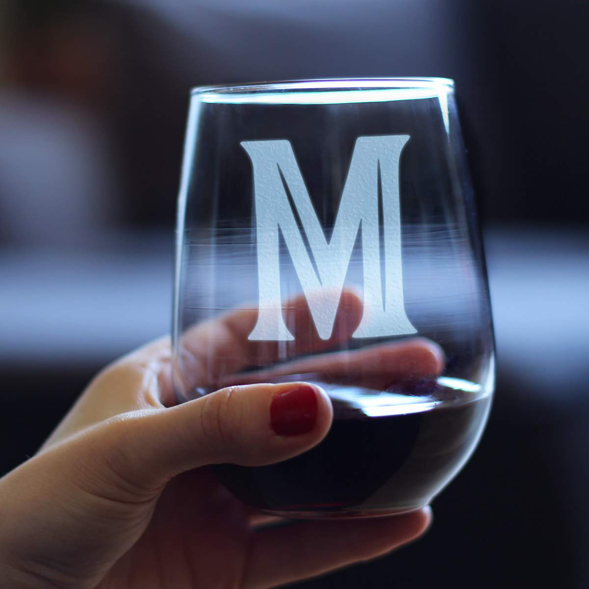 Avelena | Monogram Fet Buchstabe M - Ohne Stiel Weinglas - Personalisierte Geschenke für Frau und Mann - Großes graviertes Glas