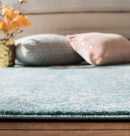 Avelena | Safavieh Evoke Collection EVK270Z Shabby Chic Distressed Non-Shedding Stain Resistant Living Room Bedroom Runner, 2'2" x 9', Silber / Elfenbein
