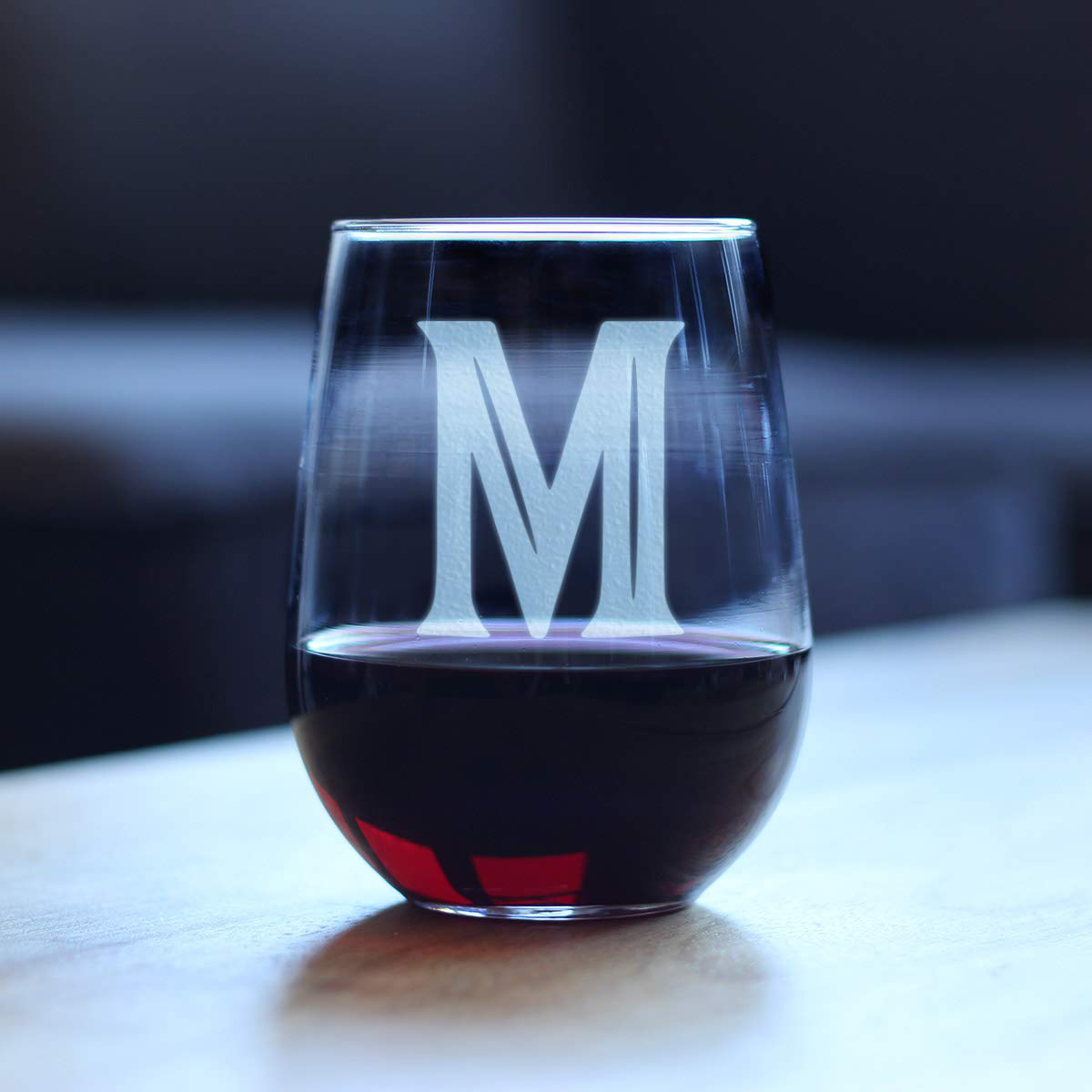 Avelena | Monogramm Fet Großbuchstabe M - Weinglas ohne Stiel - Personalisierte Geschenke für Frauen und Männer - Großes graviertes Glas