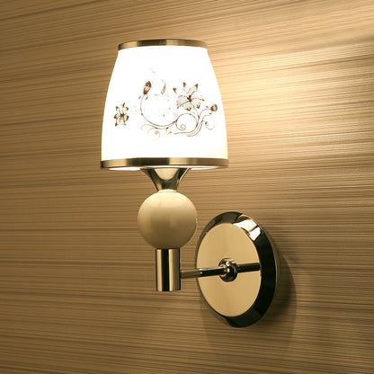 Avelena | Pastoral Geschwungene Wandlampe Einzelbirne Weiß Muster Glas Wandleuchte In Chrom