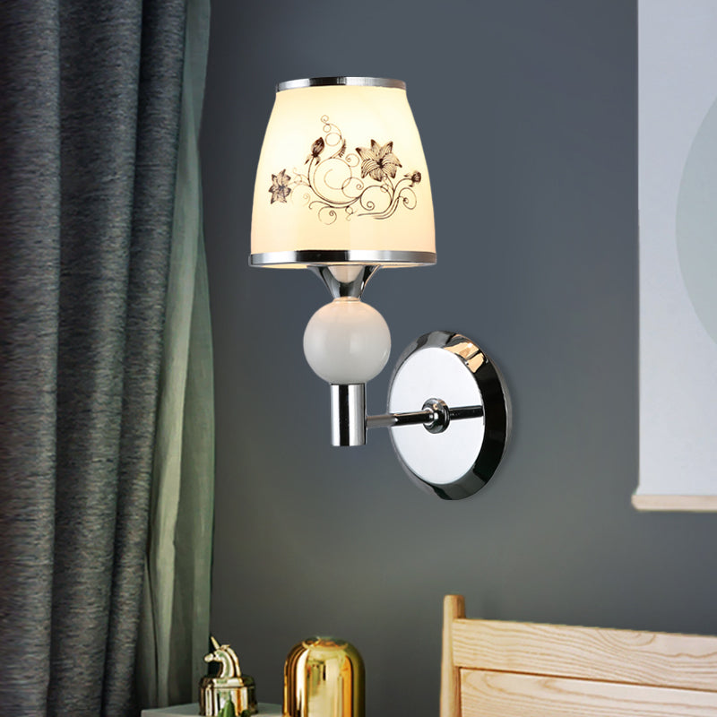 Avelena | Pastoral Geschwungene Wandlampe Einzelbirne Weiß Muster Glas Wandleuchte In Chrom