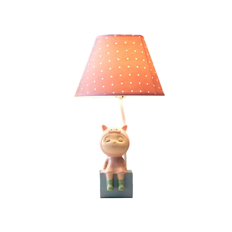 Avelena | Spot Cone Shade Fabric Table Lamp Kids 1-Light Weiß/Rot Nachttisch Licht mit Schwein/Hase Basis
