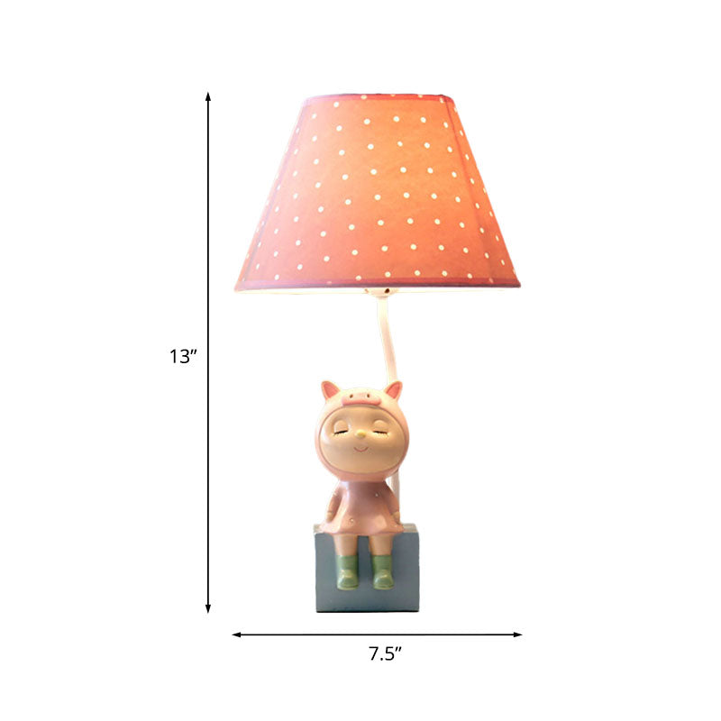 Avelena | Spot Cone Shade Fabric Table Lamp Kids 1-Light Weiß/Rot Nachttisch Licht mit Schwein/Hase Basis