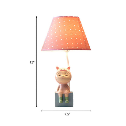 Avelena | Spot Cone Shade Fabric Table Lamp Kids 1-Light Weiß/Rot Nachttisch Licht mit Schwein/Hase Basis
