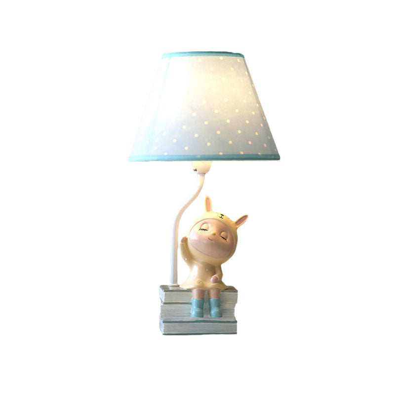 Avelena | Spot Cone Shade Fabric Table Lamp Kids 1-Light Weiß/Rot Nachttisch Licht mit Schwein/Hase Basis