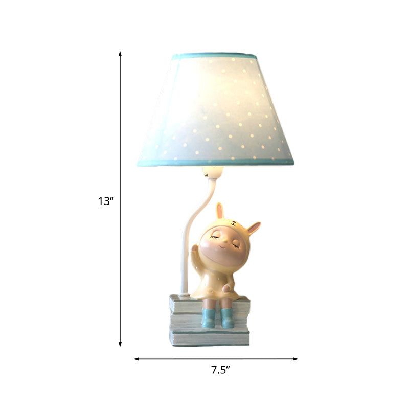 Avelena | Spot Cone Shade Fabric Table Lamp Kids 1-Light Weiß/Rot Nachttisch Licht mit Schwein/Hase Basis