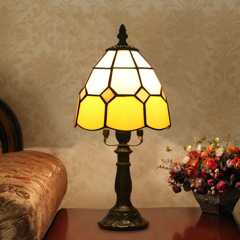 Avelena | Dome Nachttischlampe Mission Gemischtes Kunstglas 1 Kopf Beige/Gelb/Orange Kariert Muster Nachttischbeleuchtung für Schlafzimmer