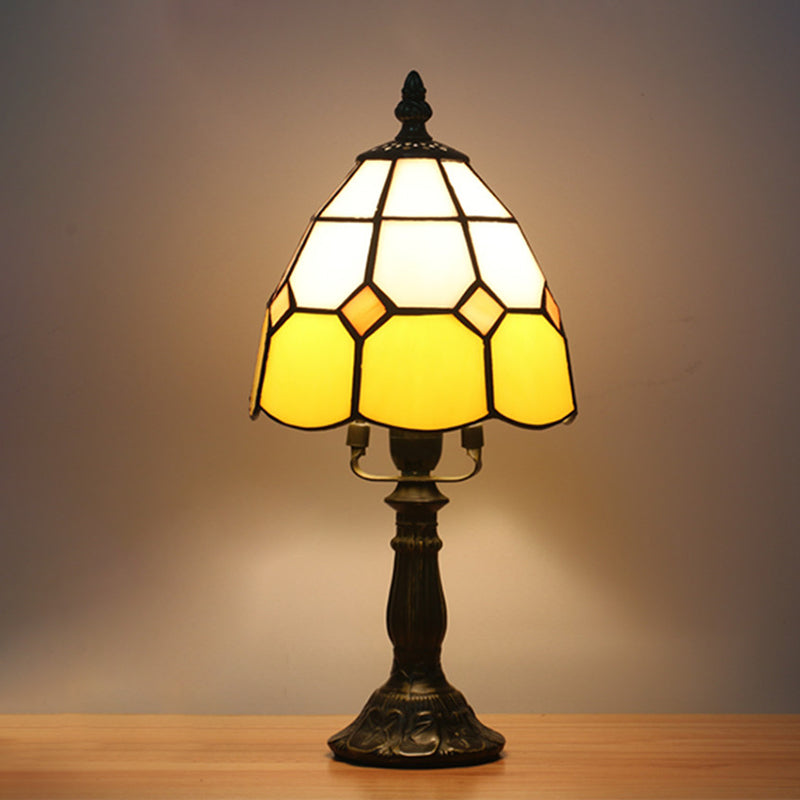 Avelena | Dome Nachttischlampe Mission Gemischtes Kunstglas 1 Kopf Beige/Gelb/Orange Kariert Muster Nachttischbeleuchtung für Schlafzimmer