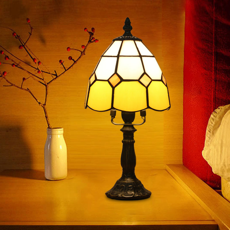 Avelena | Dome Nachttischlampe Mission Gemischtes Kunstglas 1 Kopf Beige/Gelb/Orange Kariert Muster Nachttischbeleuchtung für Schlafzimmer
