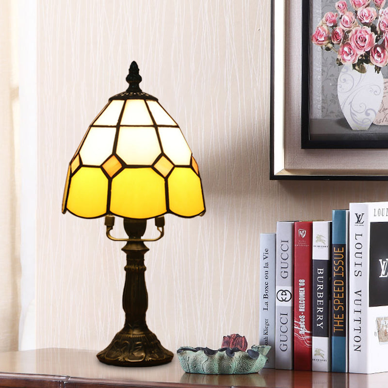 Avelena | Dome Nachttischlampe Mission Gemischtes Kunstglas 1 Kopf Beige/Gelb/Orange Kariert Muster Nachttischbeleuchtung für Schlafzimmer