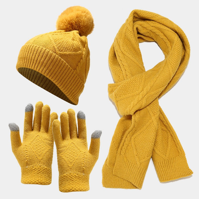 Avelena | Drei-teilige Set von Herbst- und Wintermützen, Schals und Handschuhen