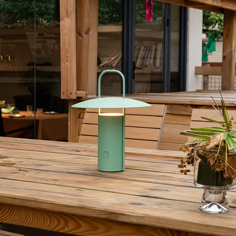 Avelena | TerraBeam Die perfekte Lampe für den Garten! USB wiederaufladbar + 3 Farben & 3-stufig dimmbar