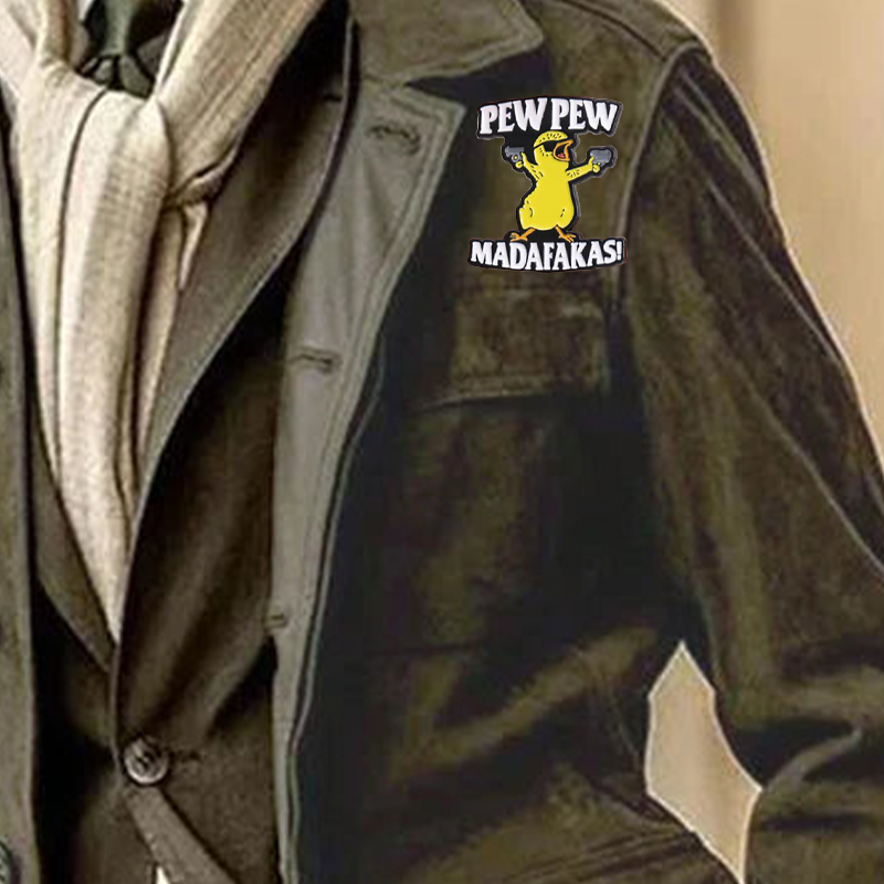 Avelena | Brief & Cartoon-Ente Design Brosche