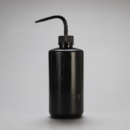 Avelena | Spot 500ml Squeeze Gießflasche – Kompakte Sprühflasche für präzises Gießen und Dosieren