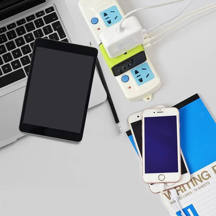 Avelena | TravelMate | Reiseadapter – Universelles Laden für 5 Geräte