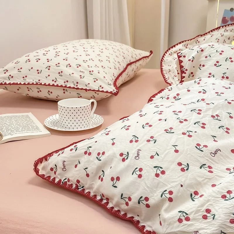 Avelena | Blossom & Berry Traum Bettwäsche Set 4-teilig Floral Bettbezug