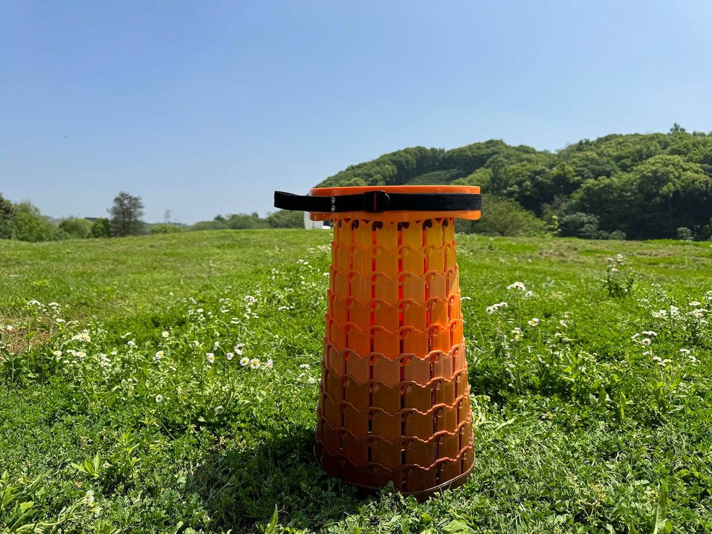 Avelena | Zusammenklappbarer Hocker mit Kissen – SitMax